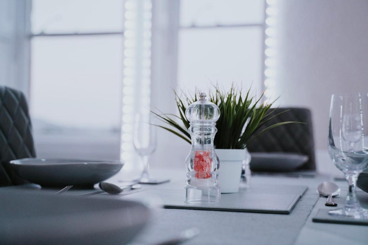 Roman Penthouse- City Skyline Views, 4K Tvs, 5G Wifi And More! Lägenhet Bath Exteriör bild